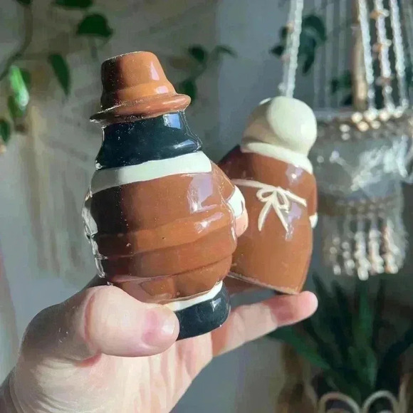 Publix 2001 The Pilgrim Pair Salt & Pepper Shakers - Thanksgiving Collectibles - Picture 3 of 8